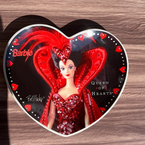 Vintage 1995 Barbie Queen of Hearts heart shaped collectors plate. - Picture 14 of 15